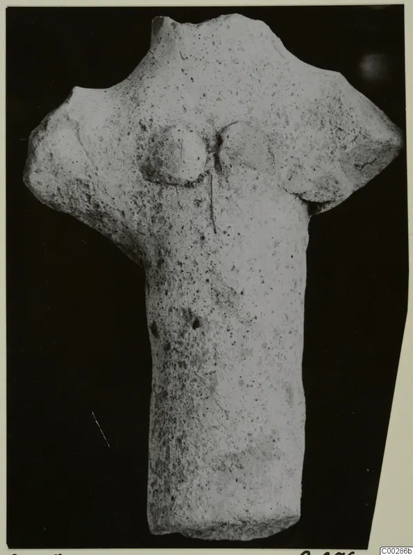Terracotta figure body from Soli, a broken upper edge with two rounded bumps, against a black background