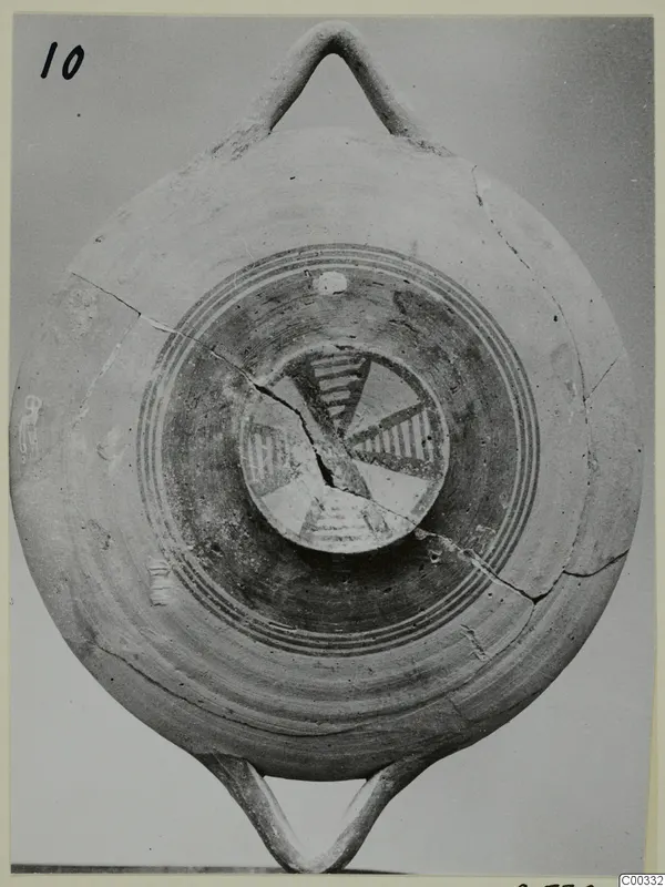 White Painted I bowl from Lapithos, Kastros tombs, seen from above with its handles at top and bottom