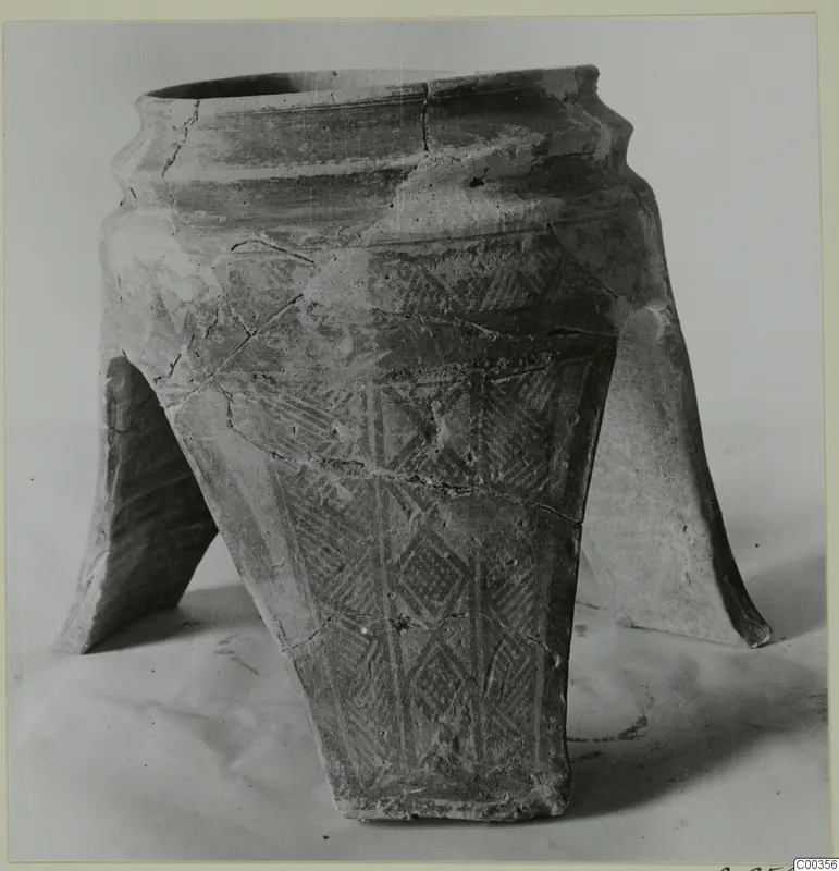 White Painted I amphora, a pottery vessel with three splayed feet and cross-hatched diamond-pattern painted decoration
