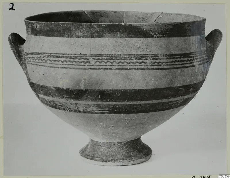 White Painted I bowl from Lapithos, Kastros tombs, with two loop handles and dark painted bands