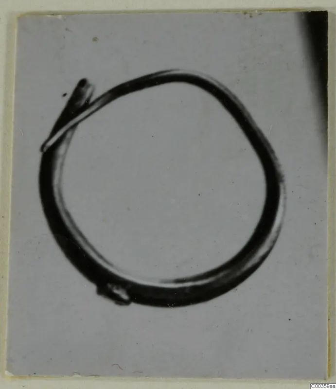 Gold ring with overlapping ends, from the Kastros tombs at Lapithos