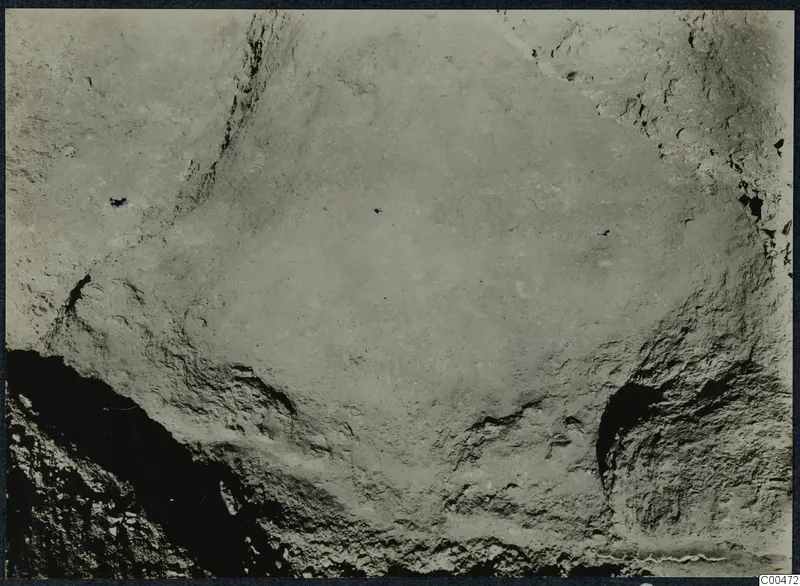 Excavated cutting at Soli with rough earth and rock walls around a smooth, pale floor.