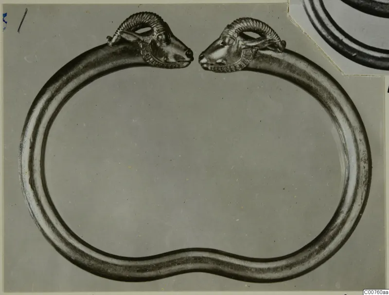 Gold bracelet ending in two goat heads facing each other, from Vouni