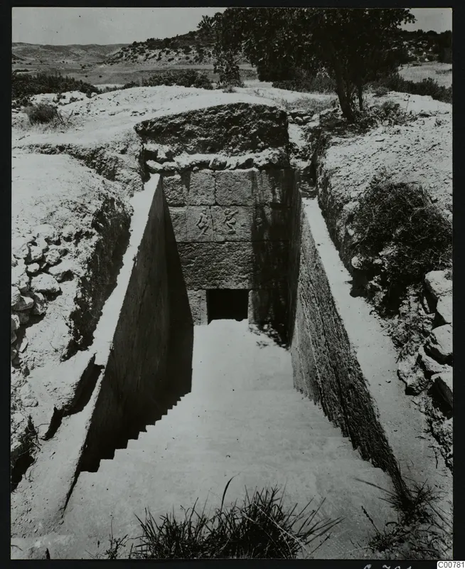 Trachonas T.1 dromos: a stepped passage leading down to the entrance of a rock-cut tomb