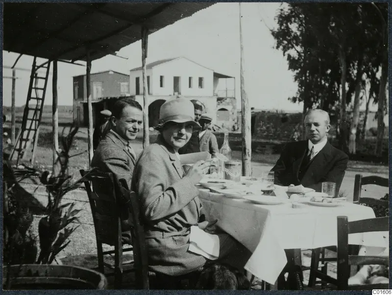 Erik Sjöqvist, Gudrun Atterman and John Lindros eating lunch at an outdoor table at Boghy