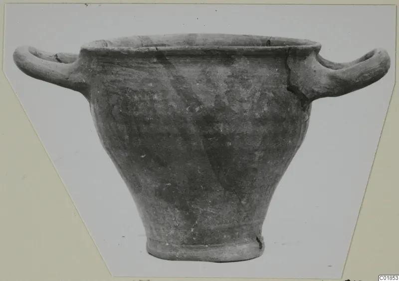 Pottery Stroke Polished Ware two-handled vessel from Marion, side view