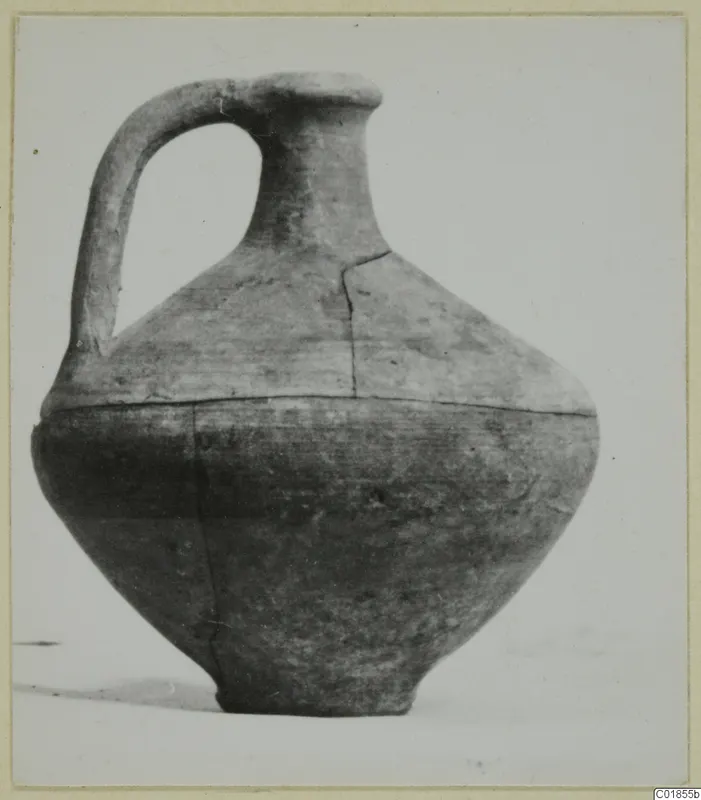 Single-handled juglet from Marion, tombs 46–60 finds, Bichrome-Red pottery