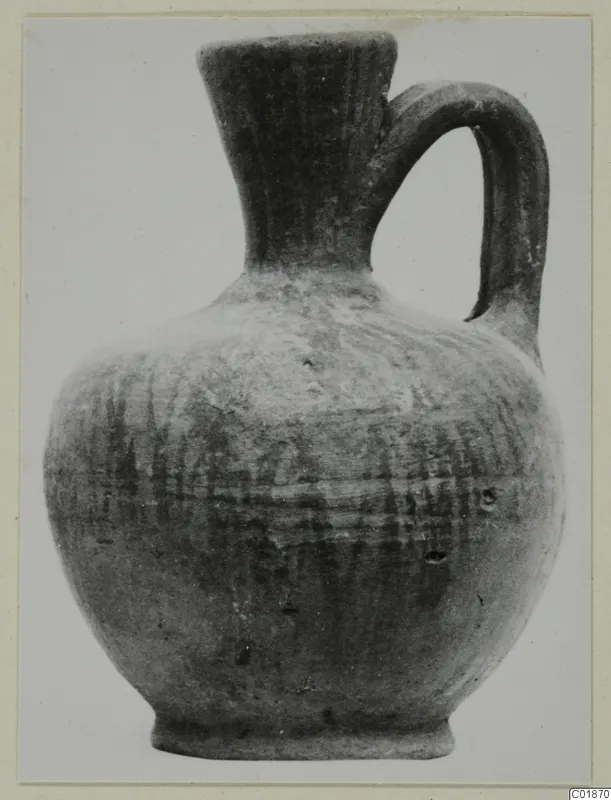 Stroke Polished Ware jug with a single loop handle and streaked surface, from the finds of Marion tombs 1–30