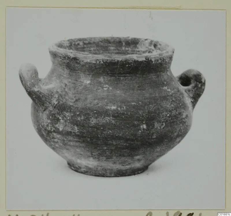 Two-handled pottery amphoriskos from the Marion finds from tombs 31–45
