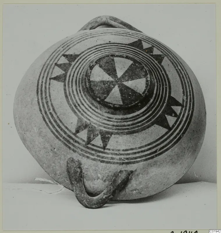 White Painted I bowl from Lapithos, Kastros tombs, with concentric bands and a star-like pattern around a central rosette