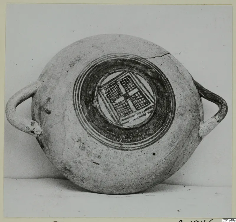 White Painted I bowl from Lapithos, seen from above, with concentric bands and a cross-hatched central panel