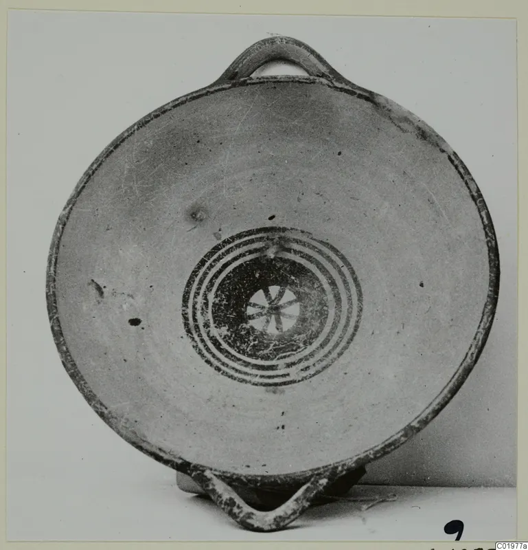 White Painted I bowl from Lapithos, Kastros tombs, seen from above with concentric rings and a central star motif