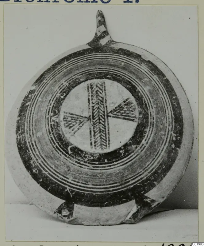 Pottery Bichrome I: round painted vessel with concentric bands and a cross-shaped motif on its centre
