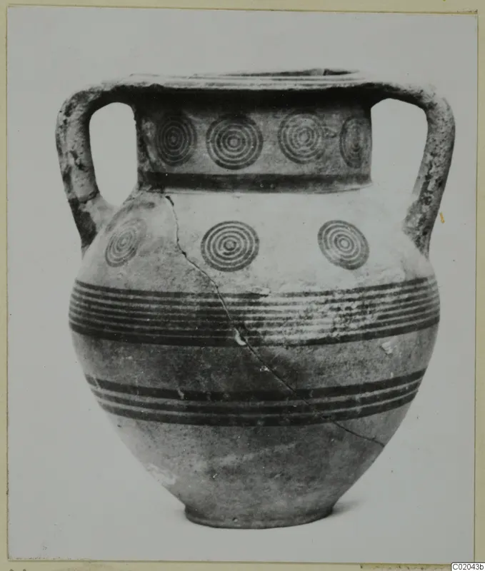 Two-handled amphora decorated with black concentric circles and horizontal bands