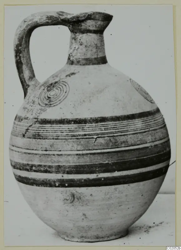 Bichrome IV jug from Marion, with dark painted bands and concentric circles on its body