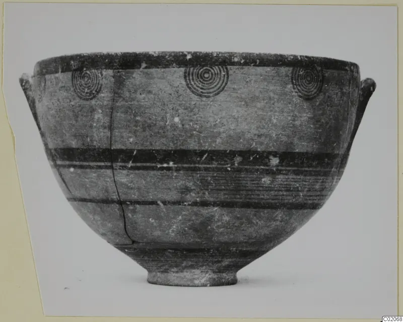 Bowl of Pottery Black-on-Red I-III, M.4.2, with concentric-circle motifs and dark horizontal bands