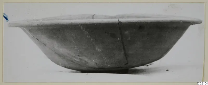 Pottery Plain White IV-V bowl, seen from the side