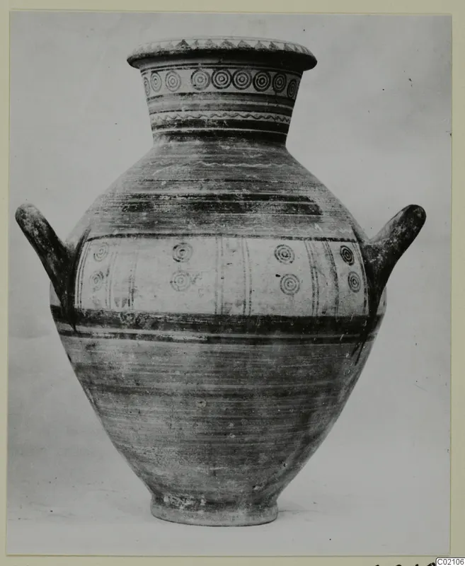 Two-handled Pottery Bichrome V amphora with concentric circle and band decoration