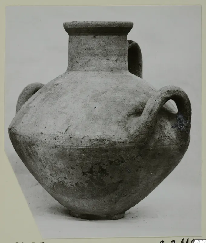 Pottery hydria from Marion with a flared rim and handles on the shoulder.