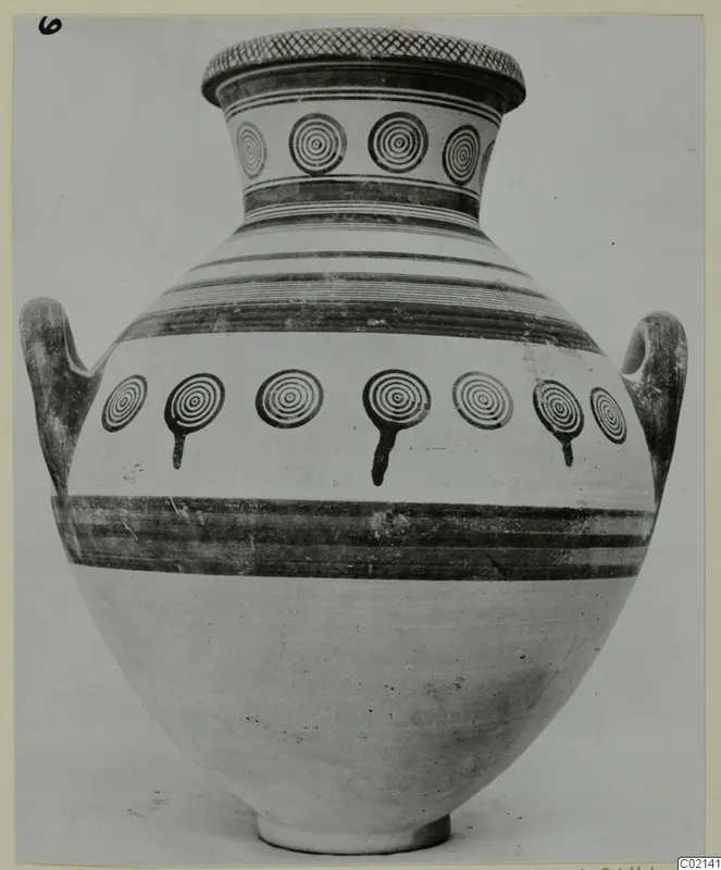 Pottery Bichrome V two-handled vessel with rows of concentric circles and dark bands