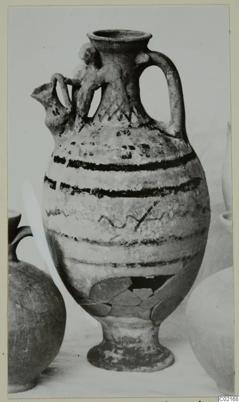Jug from Marion, Pottery Polychrome III-VII, with black horizontal bands and wavy lines on a ring foot