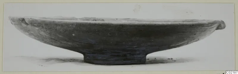 Shallow bowl with a short ring foot, side view; pottery find from the Marion tombs series
