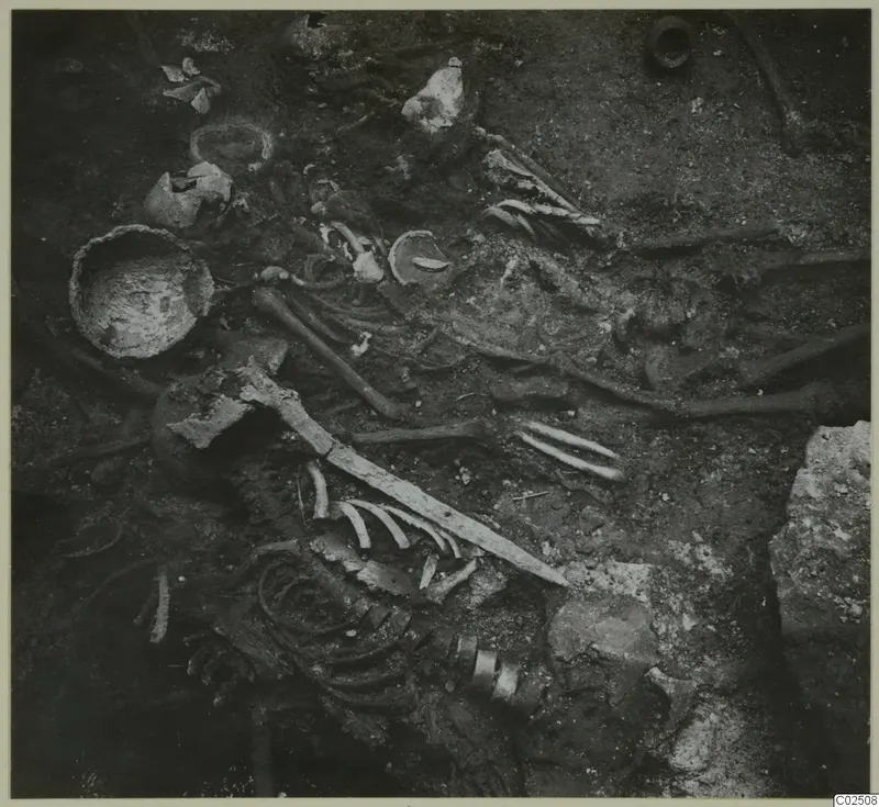 Skeleton and grave goods lying in situ in Tomb 18 at Enkomi