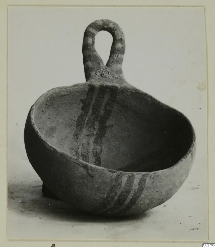White Painted IV-V bowl with a loop handle from Ayios Iakovos