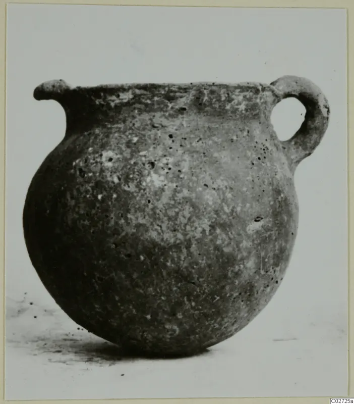 Pottery Red Polished II Bowl from Lapithos, Vrysi tou Barba tombs: a round vessel with one loop handle