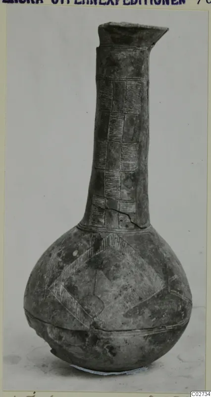 Long-necked bottle-shaped pottery vessel with incised checkerboard pattern on the neck and diamond bands on the body