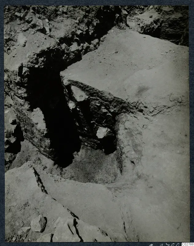 Soil profile in excavation pit E-F 10-11 at Mersinaki, with stones set in the earth section