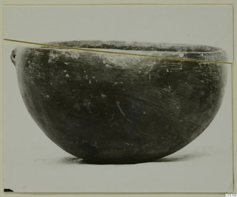 Red Polished III bowl from the Vrysi tou Barba tombs at Lapithos, side view.