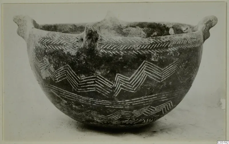Red Polished III bowl with two side handles and pale incised zigzag and chevron decoration