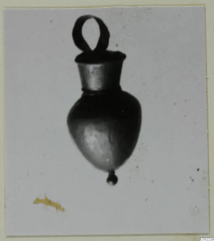 Small pendant with a loop at the top, a short collar and a rounded body ending in a ball