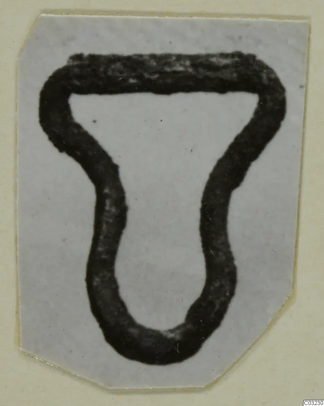 Outline of a loop-shaped object from Marion, with a flat top bar and a rounded lower loop