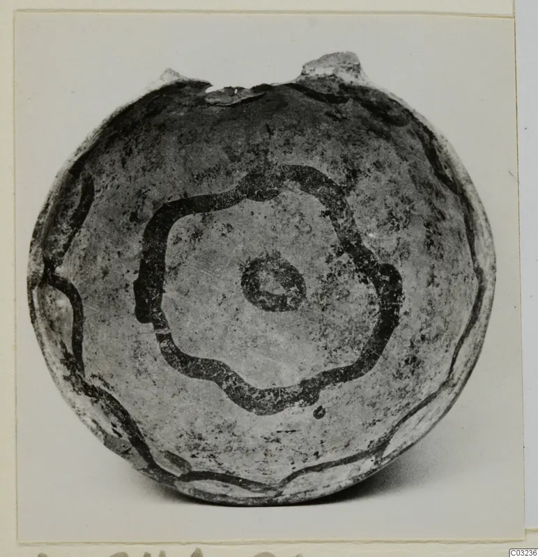 Round-bodied White Painted III-2 vessel from Lapithos, Vrysi tou Barba tombs, with a broken neck and dark concentric painted pattern