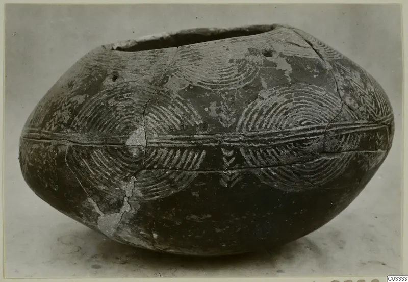 Pottery Red Polished III Amphora from Lapithos, Vrysi tou Barba tombs, with incised arc and band decoration