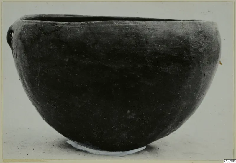 Pottery Red Polished II bowl from Lapithos, Vrysi tou Barba tombs, seen from the side against a pale background.