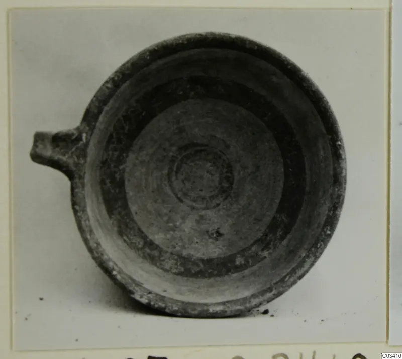 Levanto-Helladic Ware bowl-jar with one small handle, seen from above, from Enkomi