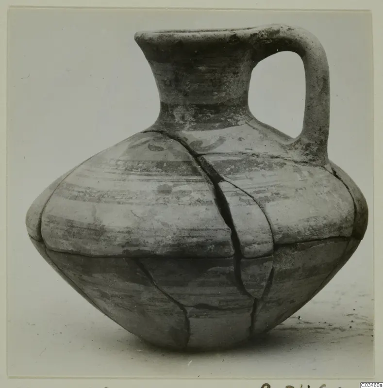 Levanto-Helladic ware bowl-jar with a loop handle, cracked, with painted bands
