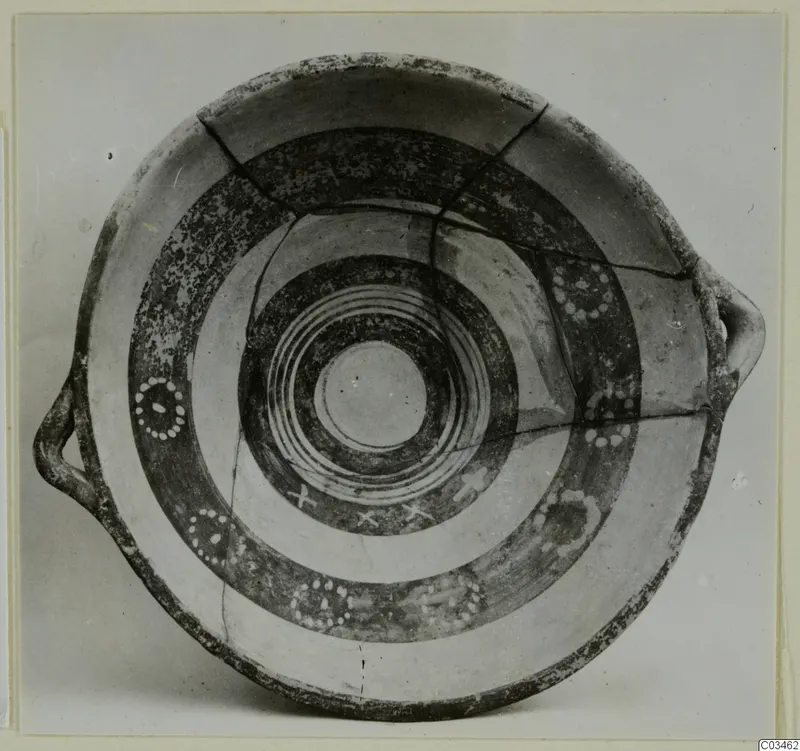 Levanto-Helladic Ware bowl-jar with concentric dark bands and white dotted motifs, seen from above
