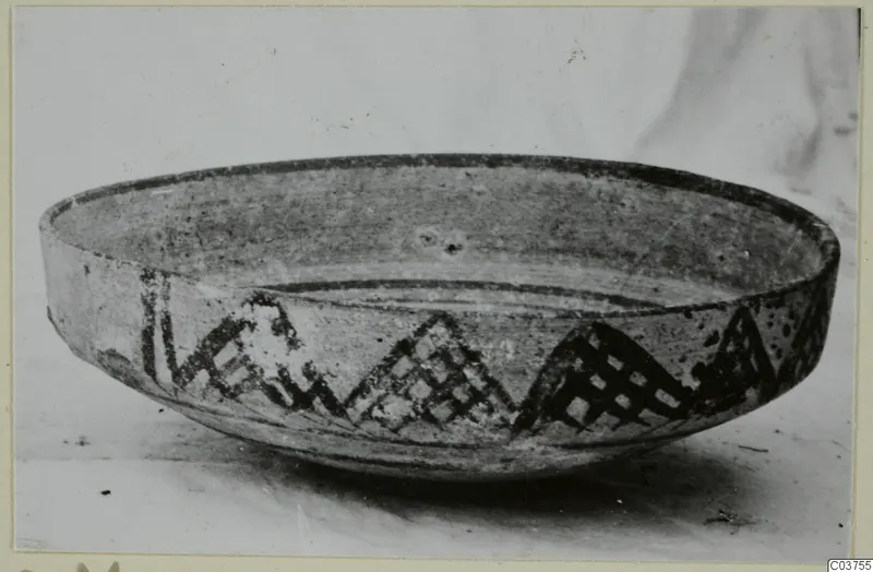 Pottery White Painted II bowl with dark hatched triangles and zigzags painted around its outer wall
