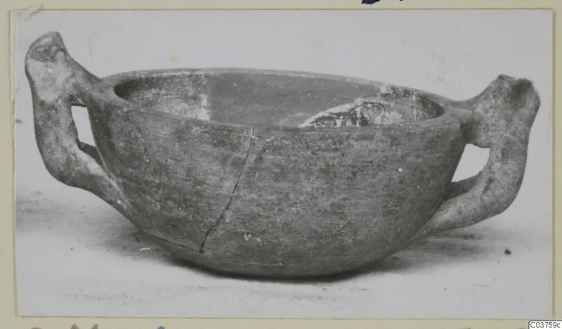 Two-handled bowl, Pottery Plain White IV-V, in side view