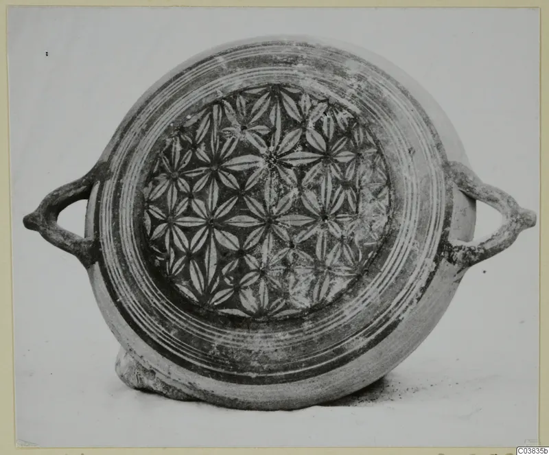 Two-handled plate-jug with concentric bands on the rim and a central field of star-shaped rosettes