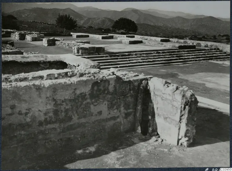 Ruined stone walls and a flight of steps at Vouni palace, with hills in the background.