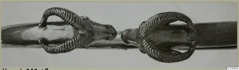 Gold jewellery from Vouni: two animal heads with curled horns facing each other at the ends of a tubular rod