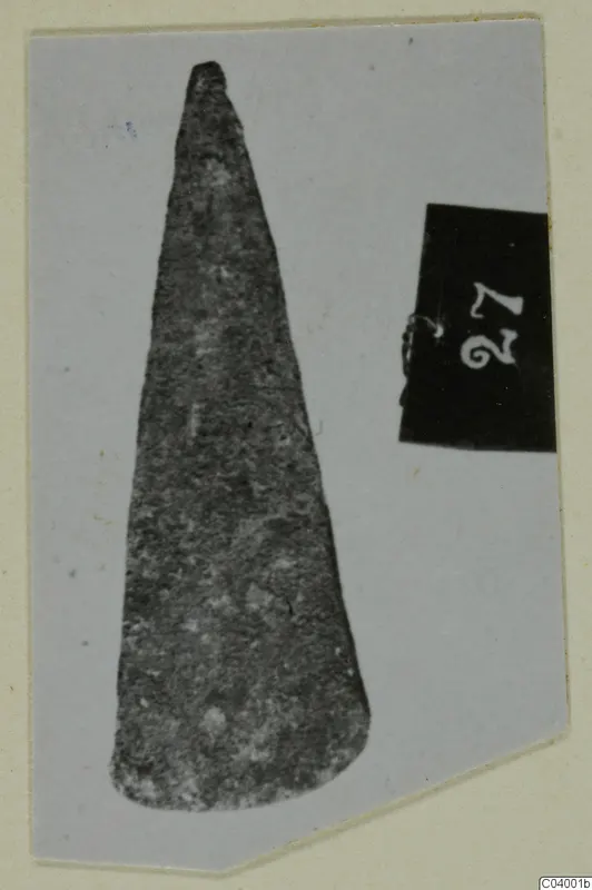 Find of a tapering blade-like object from Lapithos, Vrysi tou Barba tombs, shown beside a number label.