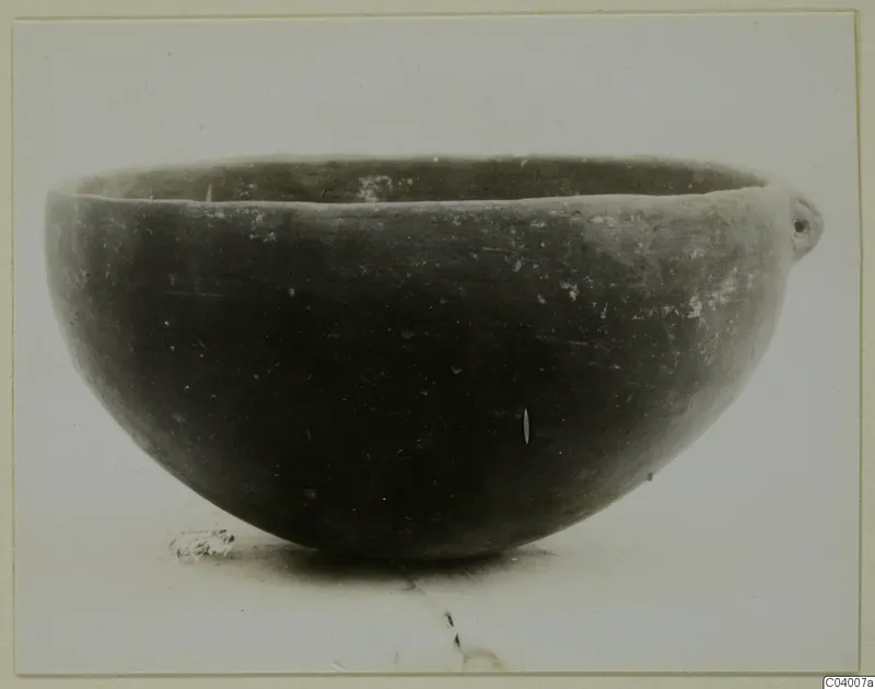 Pottery Red Polished III bowl from Lapithos, Vrysi tou Barba tombs, shown in profile against a pale background