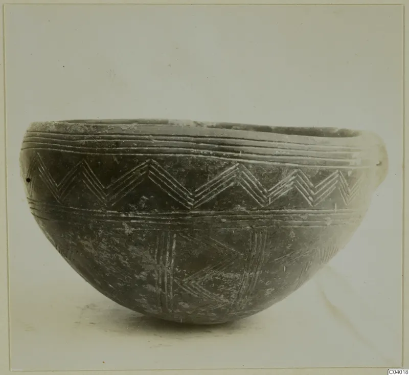 Pottery Red Polished II Bowl from Lapithos, Vrysi tou Barba tombs, with incised zigzag and line decoration