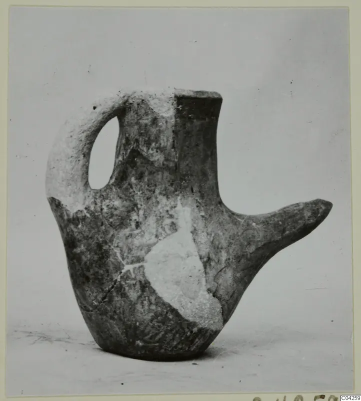 Pottery jug named White Painted IV-V, with a loop handle and a long spout
